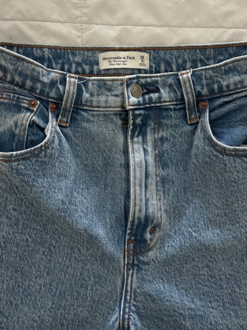 Abecrombie Curve Love Ultra High Rise 90s Straight Jean